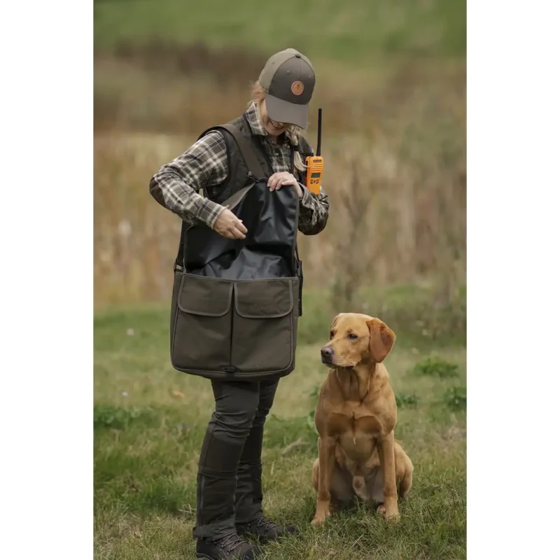 PinewoodDogSportsShoulderBagOnModel2 PinewoodDogSportsShoulderBagOnModel2