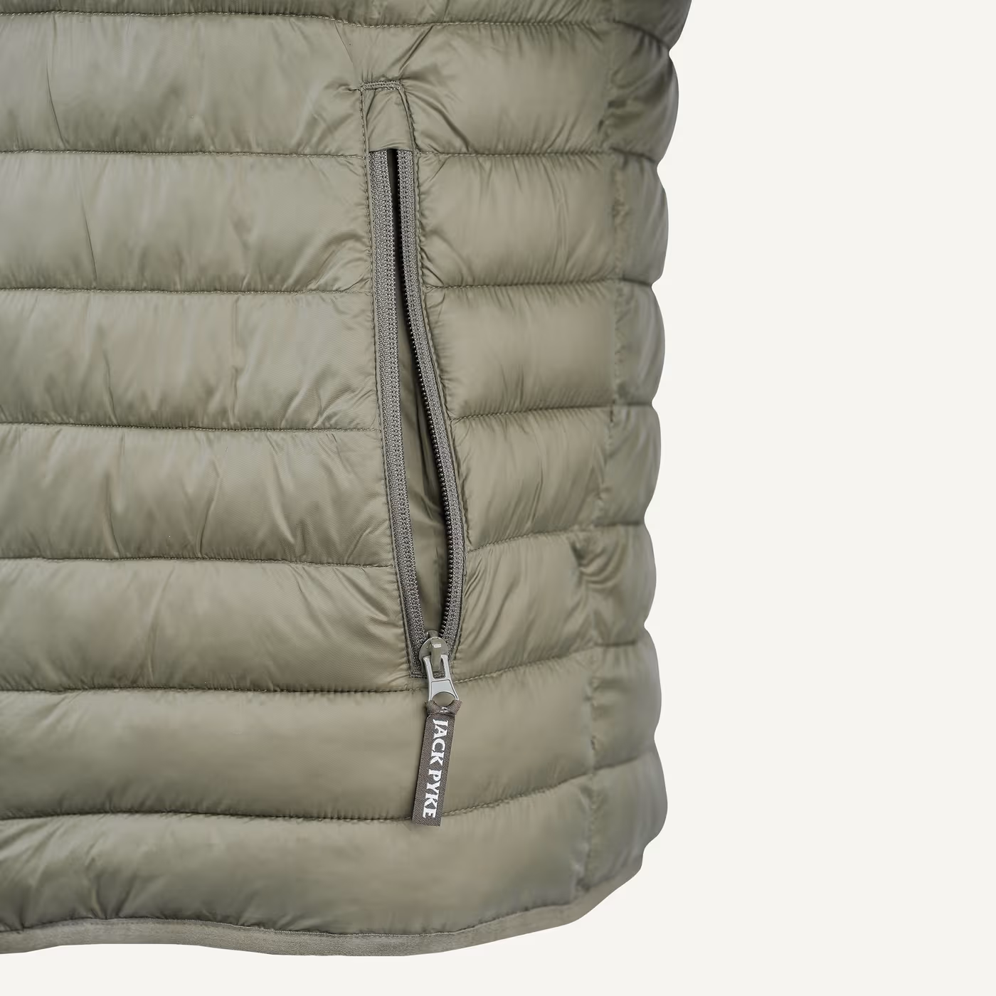 Jack Pyke Reversible Waterproof Jacket in Green – reversed pocket detail Jack Pyke Reversible Waterproof Jacket in Green – reversed pocket detail